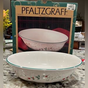 Pfaltzgraff Winterberry Oval Vegetable Bowl, NEW in Box, USA MADE! 1.5 qt